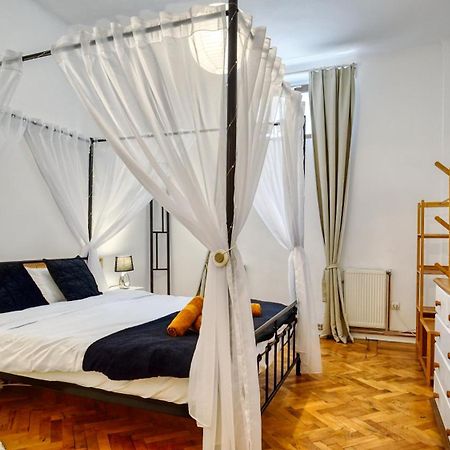 Intimo Oldtown Romantic Apartment Braşov Extérieur photo