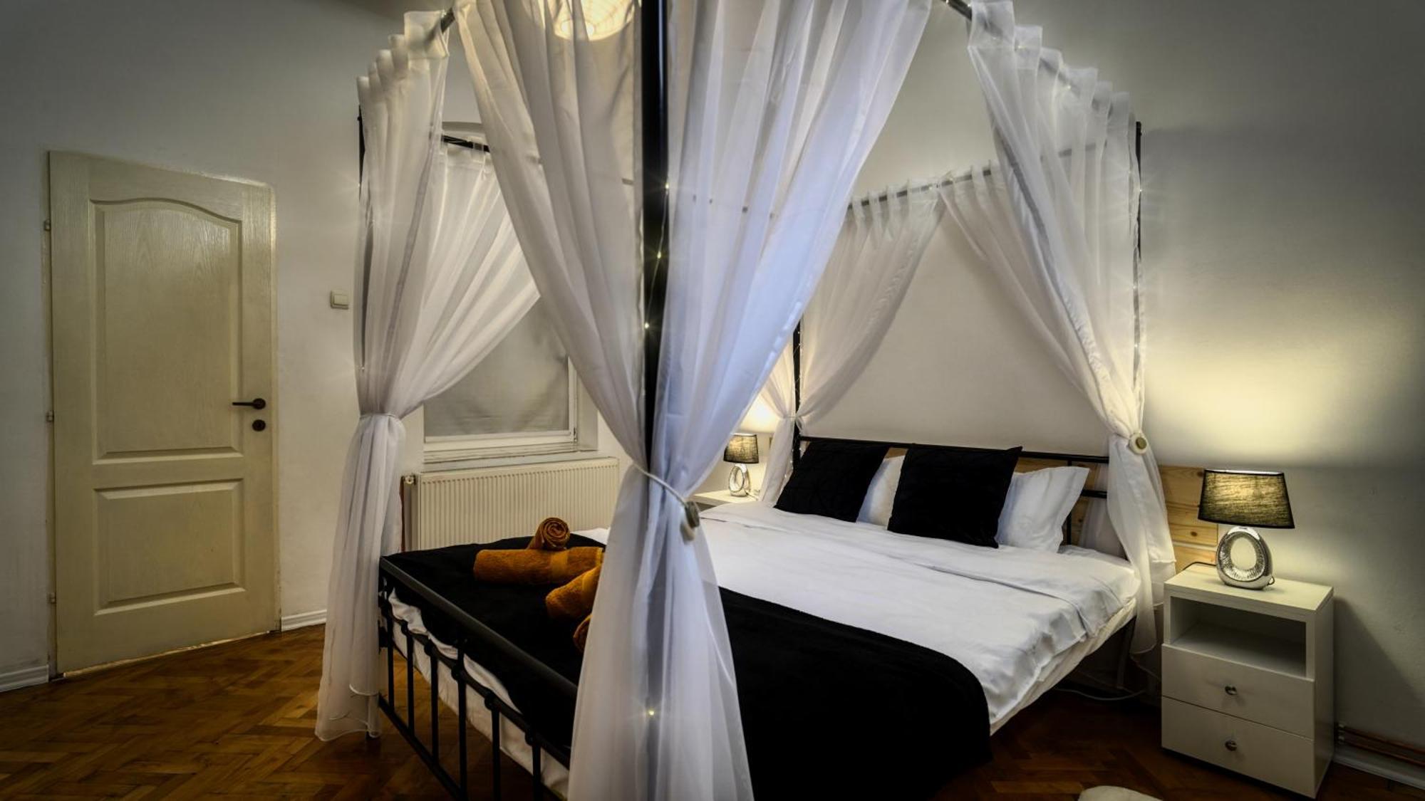 Intimo Oldtown Romantic Apartment Braşov Extérieur photo