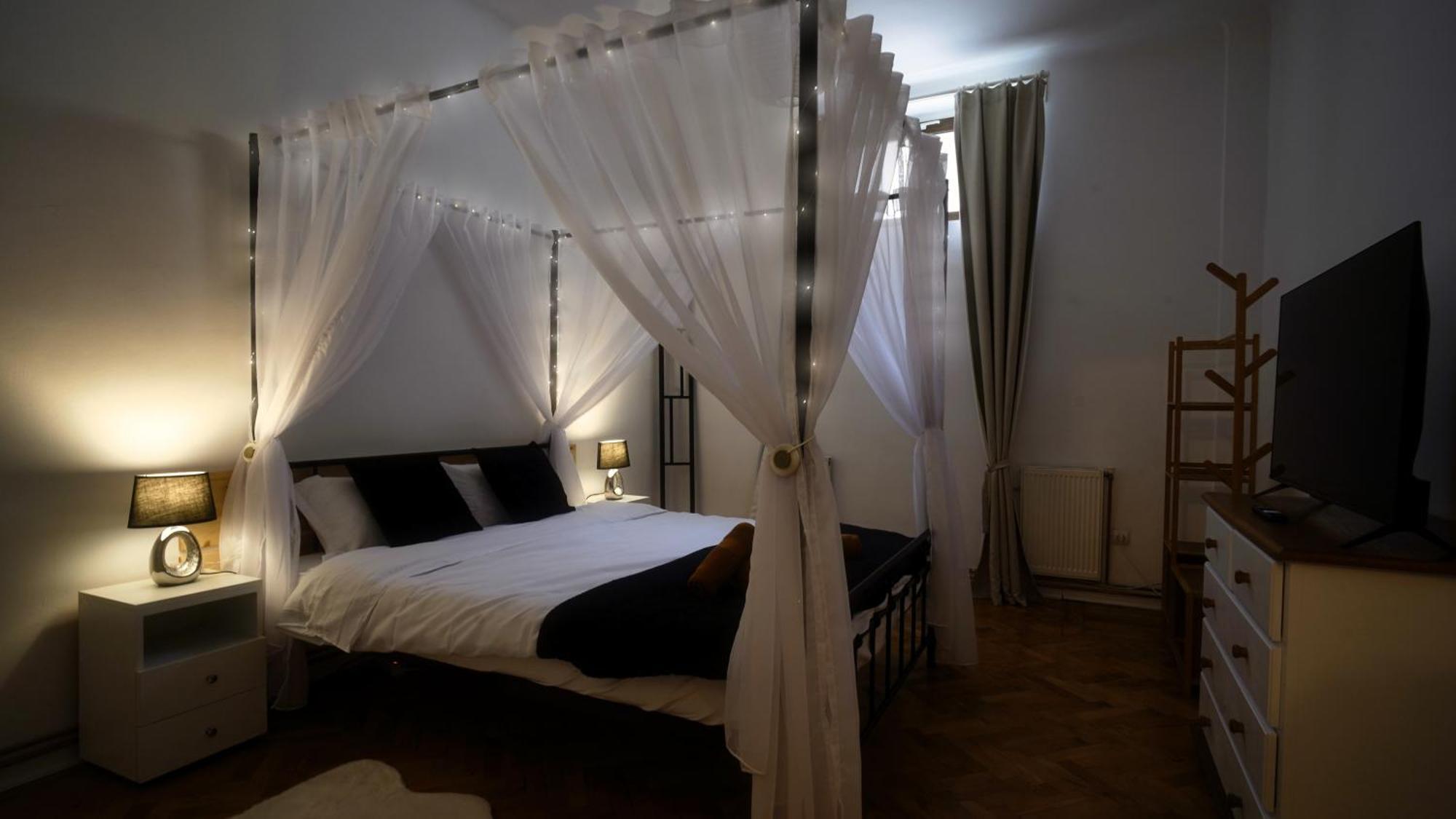 Intimo Oldtown Romantic Apartment Braşov Extérieur photo