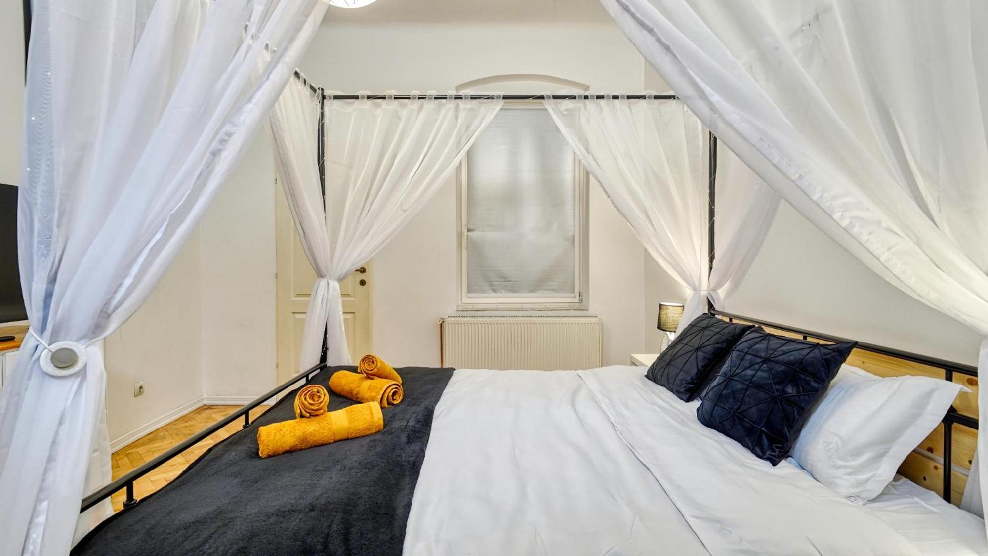 Intimo Oldtown Romantic Apartment Braşov Extérieur photo