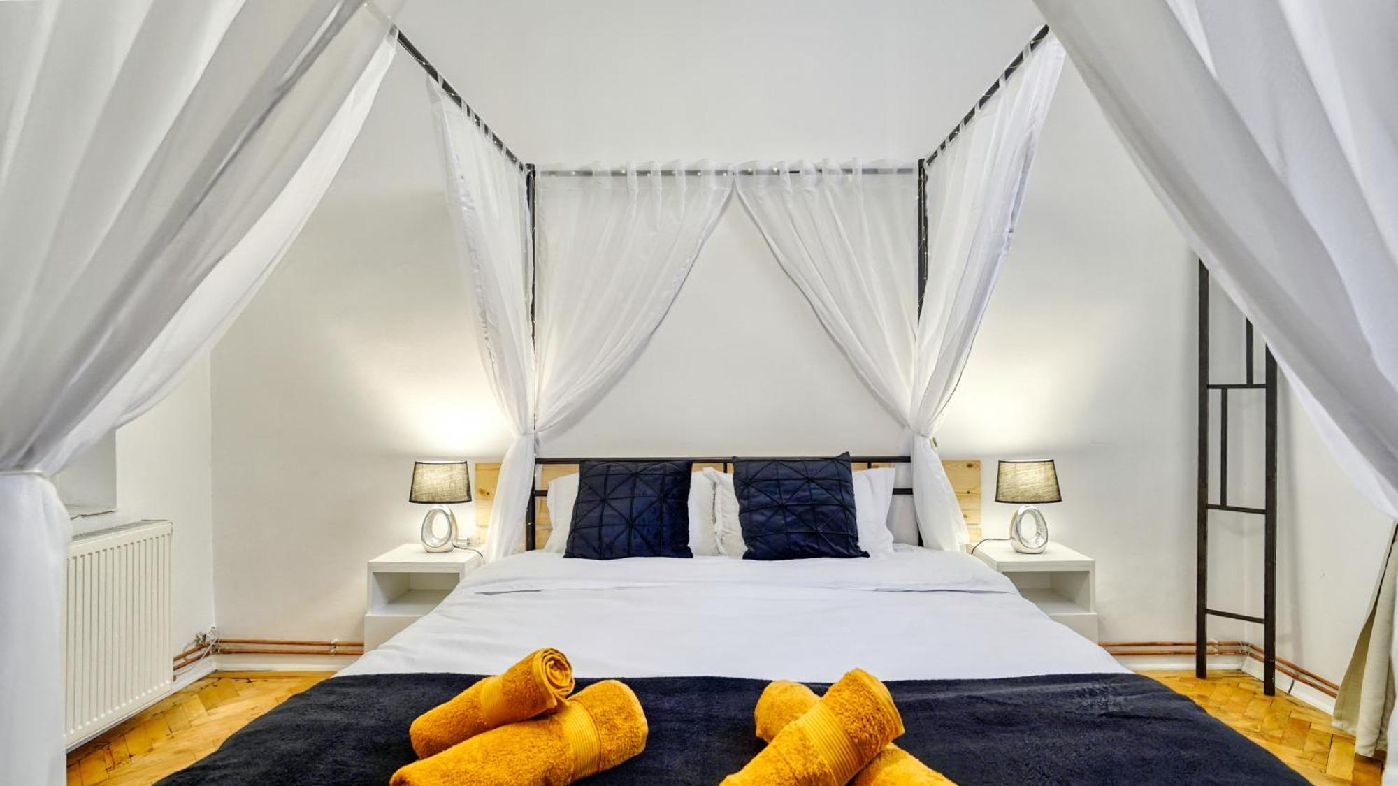 Intimo Oldtown Romantic Apartment Braşov Extérieur photo
